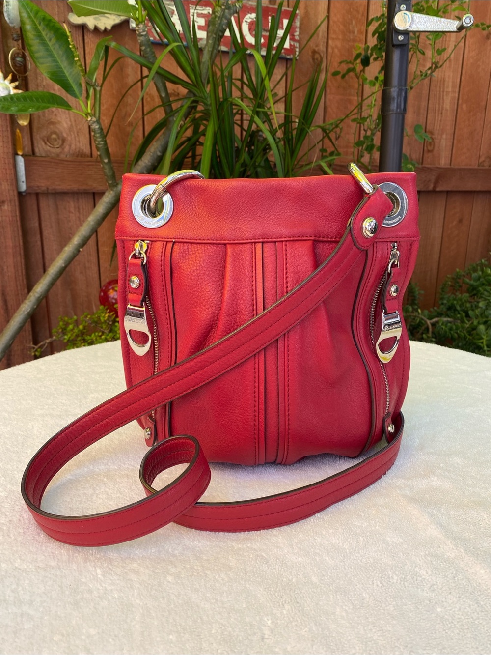 b. Makowsky Red Leather Crossbody Bucket Bag - Classic Women's Shoulder Bag